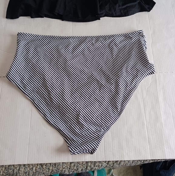 NEW 4X Cupshe Falbala Solid & Stripe Highwaisted Bikini Set Womens - Picture 6 of 8